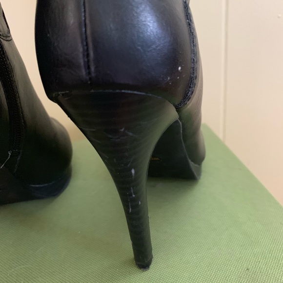 Boots - Picture 5 of 8